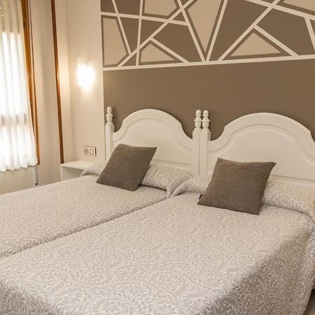 Hotel Plaza Onís Eksteriør billede