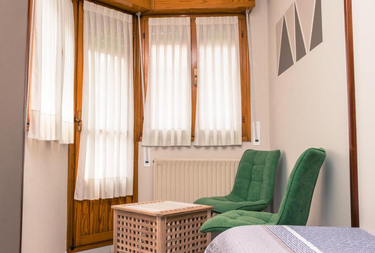 Hotel Plaza Onís Eksteriør billede