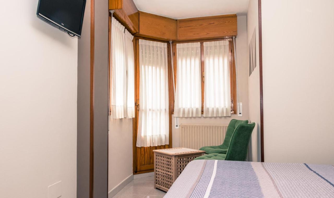 Hotel Plaza Onís Eksteriør billede