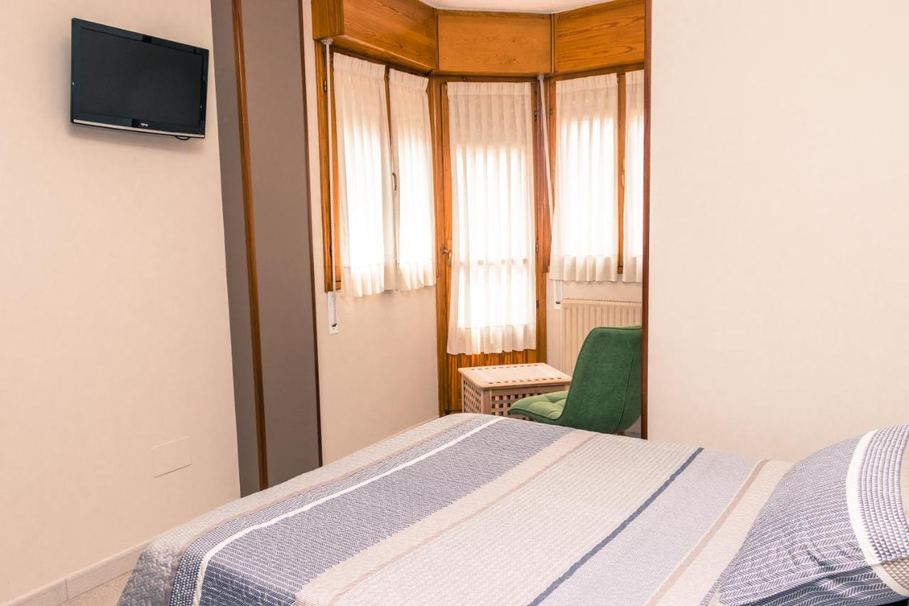 Hotel Plaza Onís Eksteriør billede
