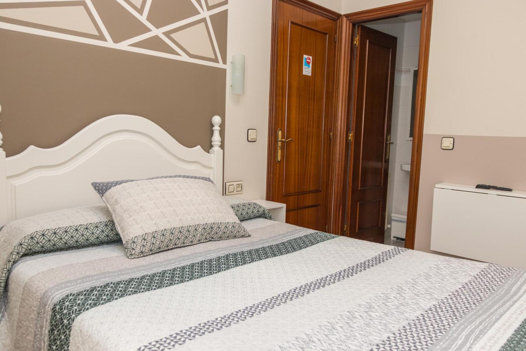 Hotel Plaza Onís Eksteriør billede