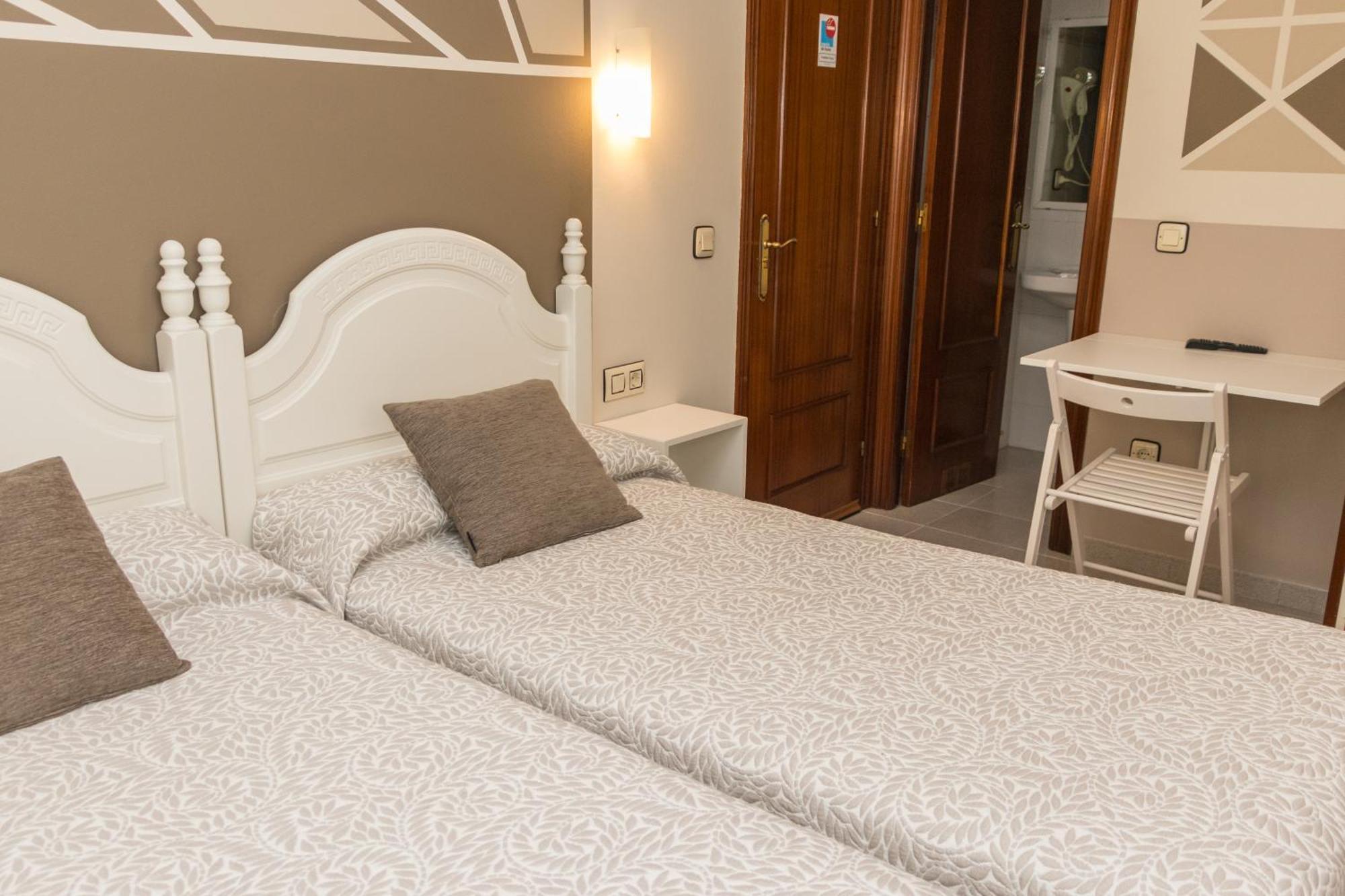 Hotel Plaza Onís Eksteriør billede