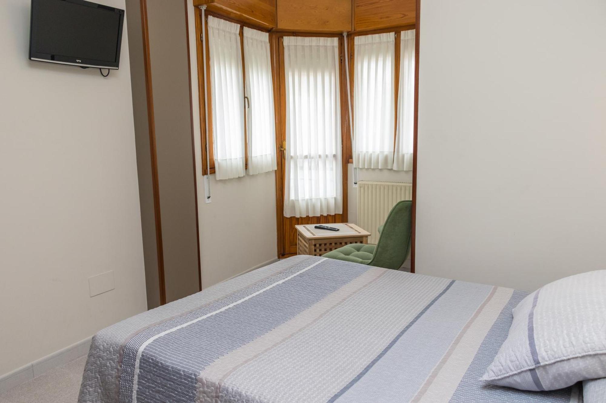 Hotel Plaza Onís Eksteriør billede