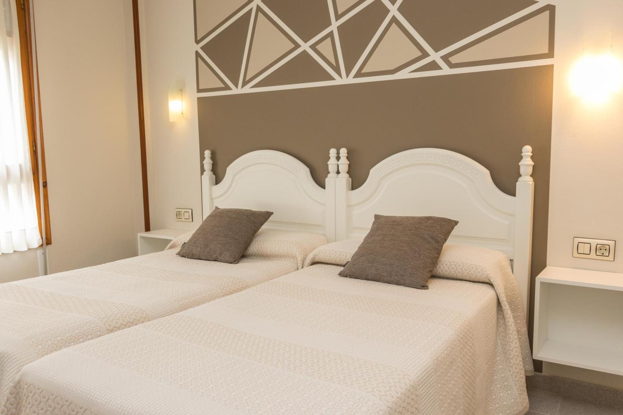 Hotel Plaza Onís Eksteriør billede