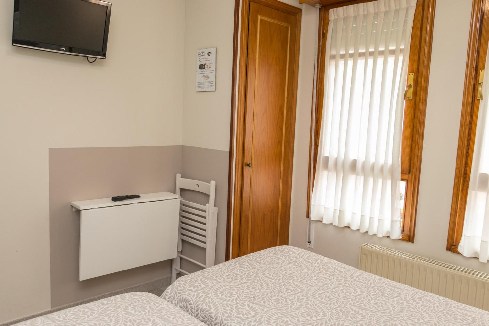 Hotel Plaza Onís Eksteriør billede