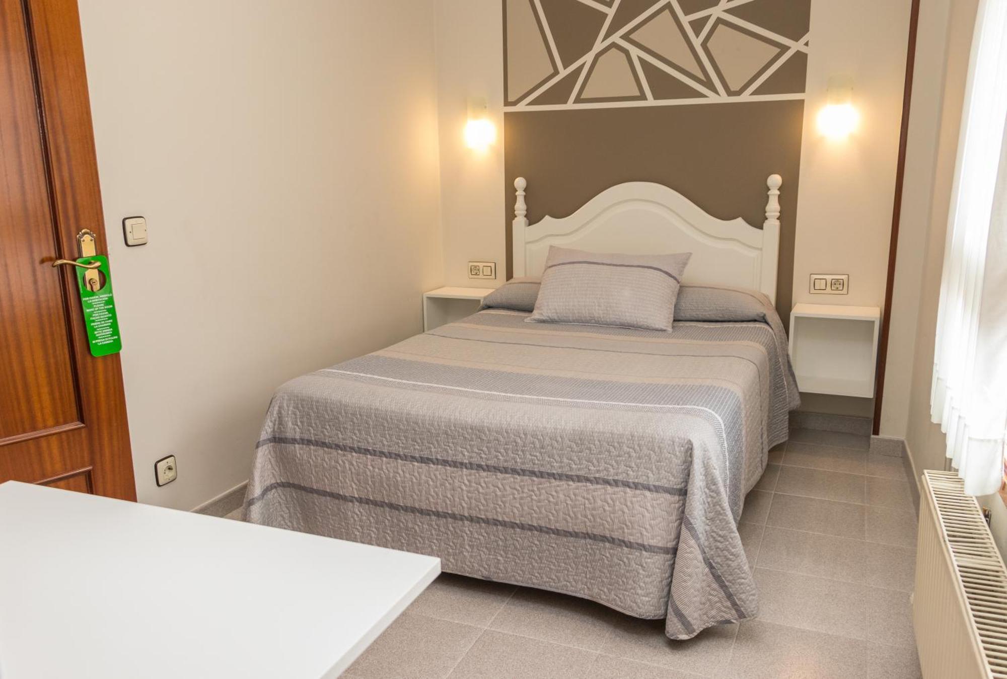 Hotel Plaza Onís Eksteriør billede