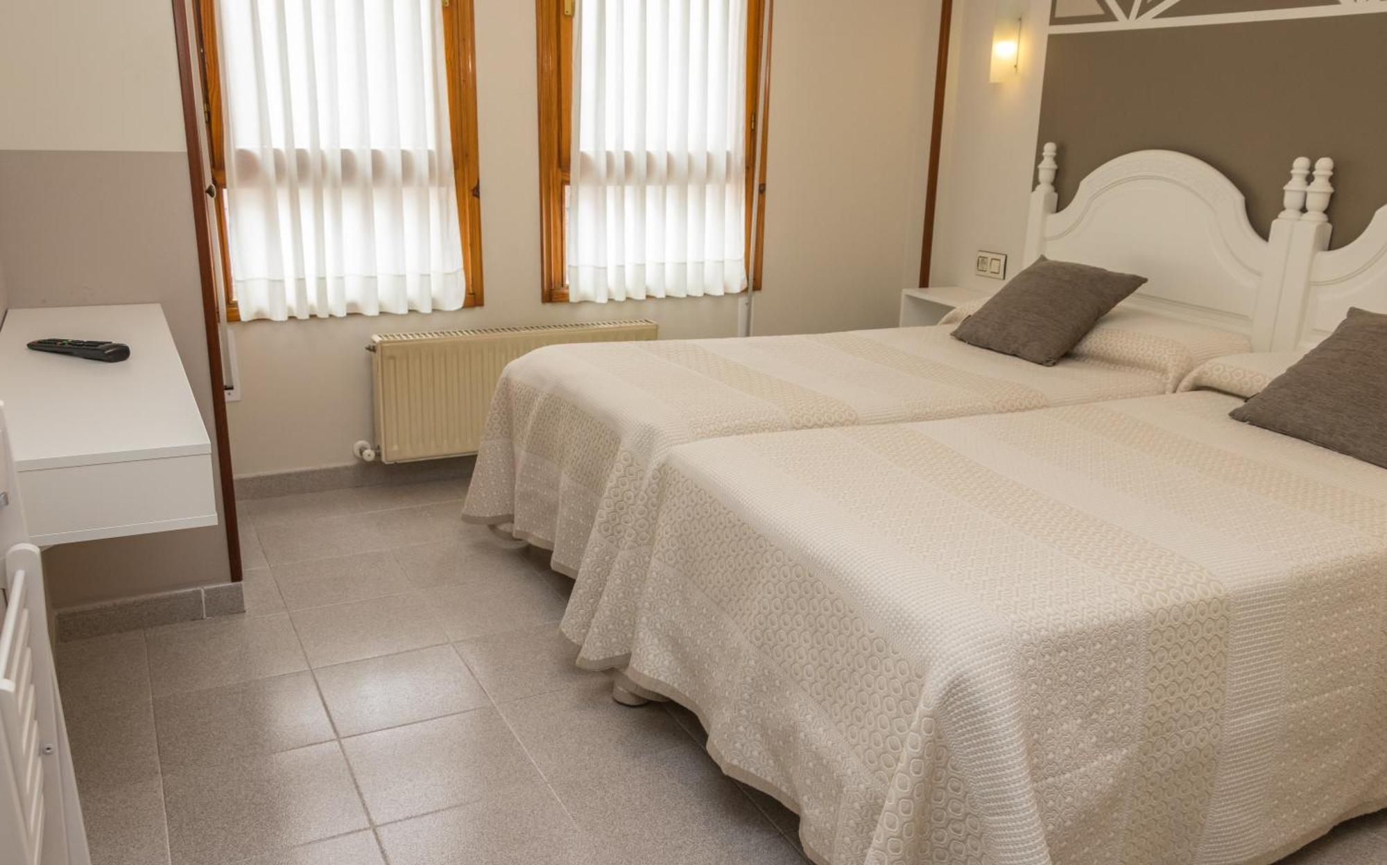Hotel Plaza Onís Eksteriør billede