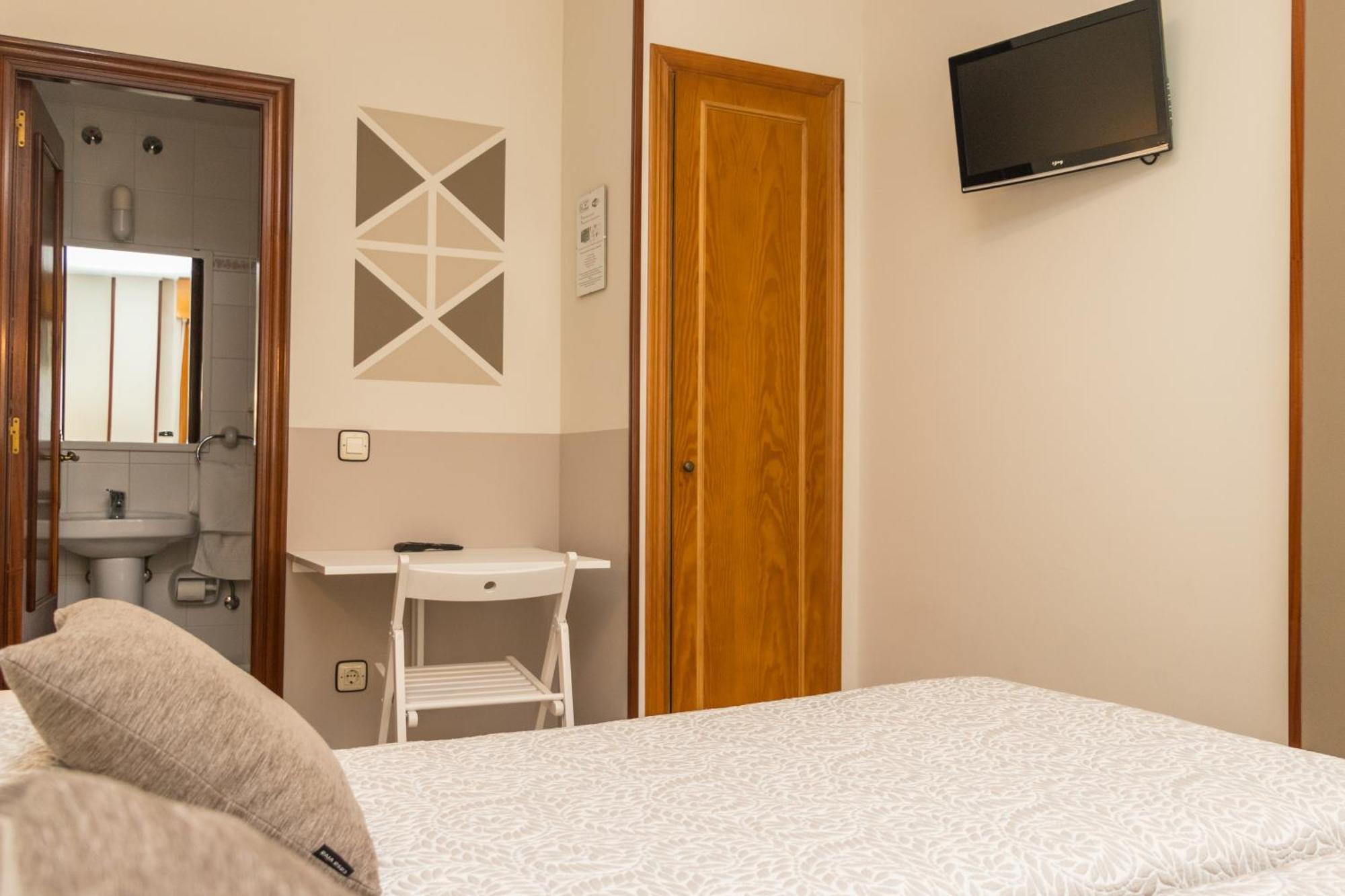 Hotel Plaza Onís Eksteriør billede