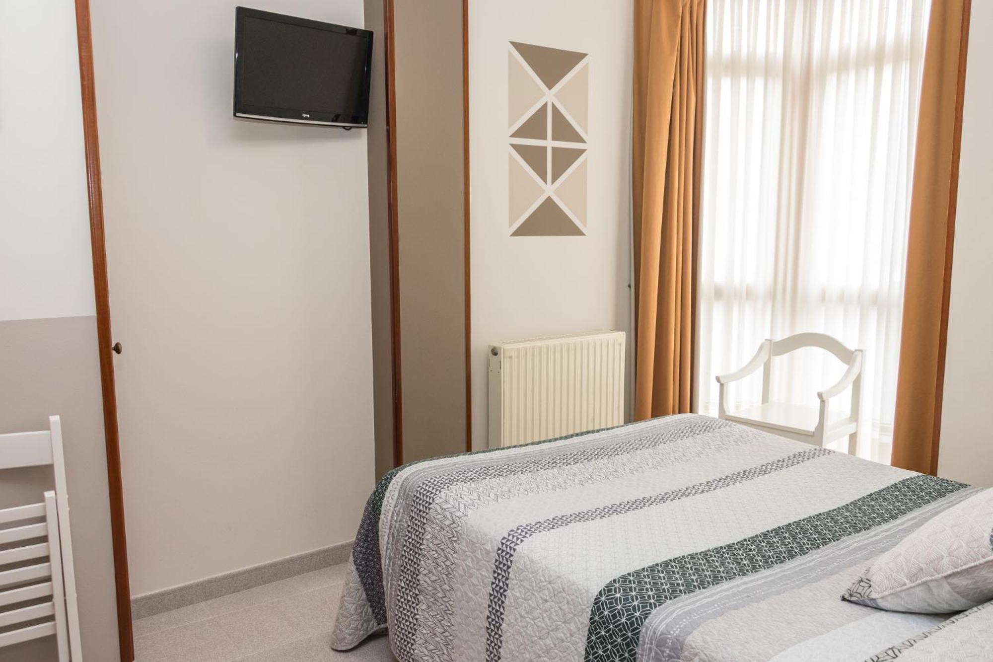 Hotel Plaza Onís Eksteriør billede