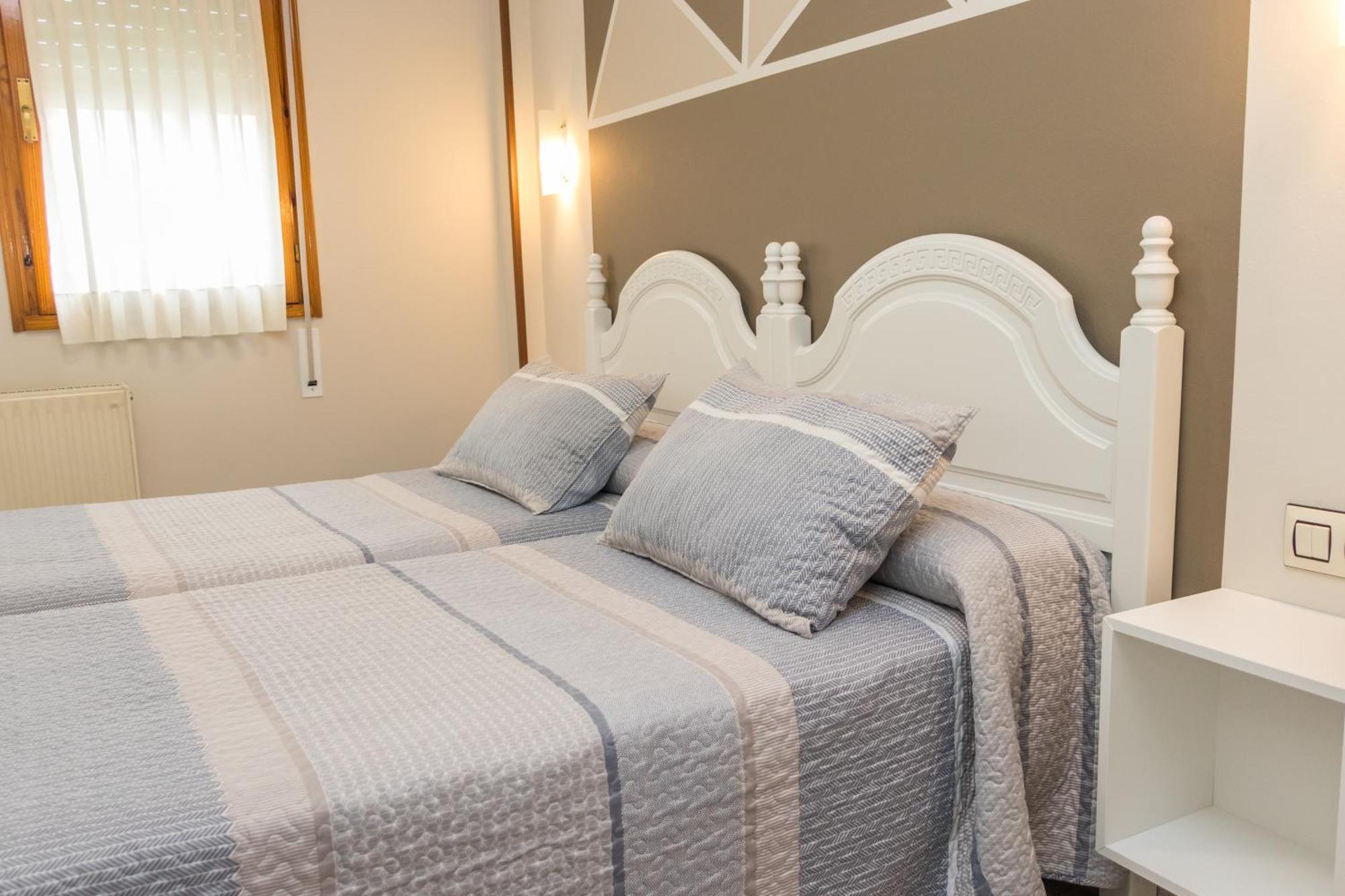 Hotel Plaza Onís Eksteriør billede