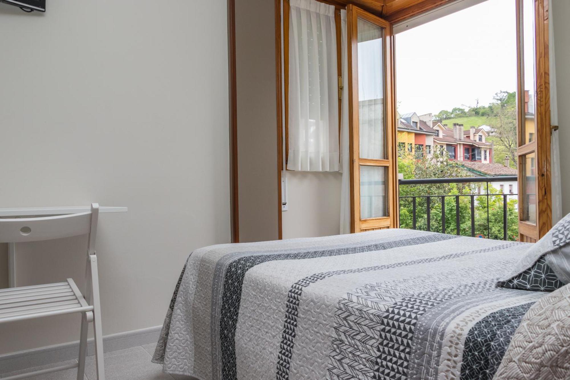 Hotel Plaza Onís Eksteriør billede